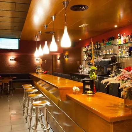 El Pekinaire Nocleg ze śniadaniem 2*